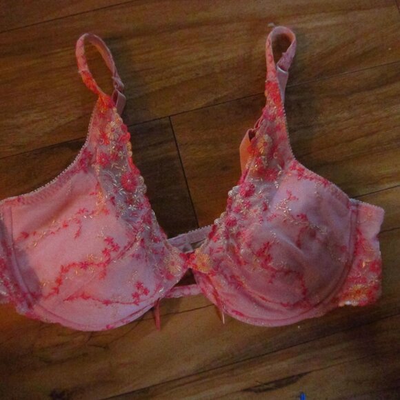 Victoria's Secret Pink Floral Embroidered Lace Plunge Bra Size 40C - Picture 1 of 6